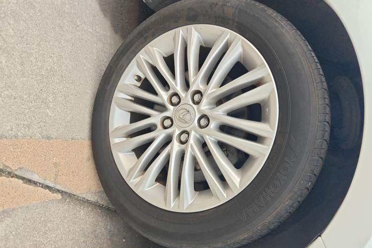 Used Lexus ES 2015 200 Elite Edition Right Front Wheel Hub