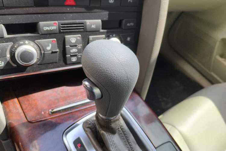 Used Audi A6L 2011 2.0 TFSI automatic Comfort trim Gear Lever