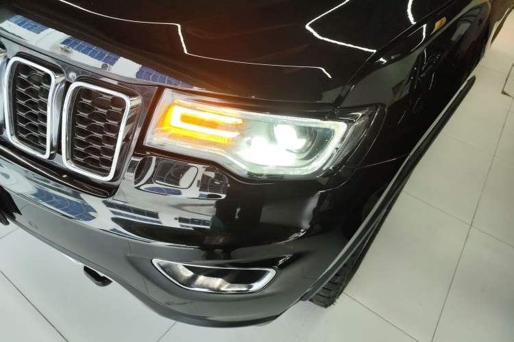 Used Jeep Grand Cherokee (Import) 2016 3.0L Comfort Navigation Edition

