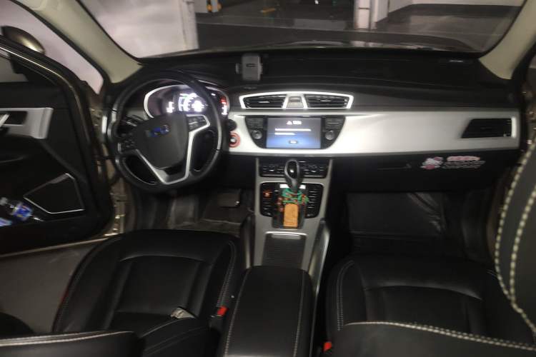 Used Geely Auto Emgrand X7 Sport 2016 1.8TD Automatic ZhiShang Model Center Console