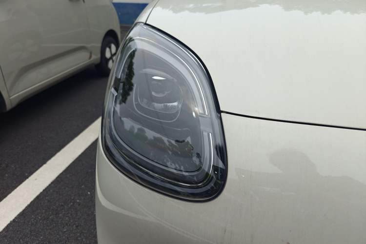 Used Wuling Hongguang MINIEV 2025 Four-Door Version Zhenxiang+ Edition Right Front Headlight