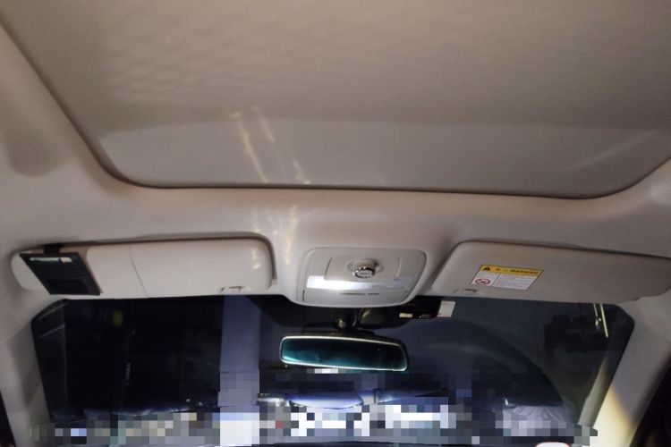 Used Roewe RX8 2018 30T Smart Connectivity Two-Wheel Drive Flagship Edition