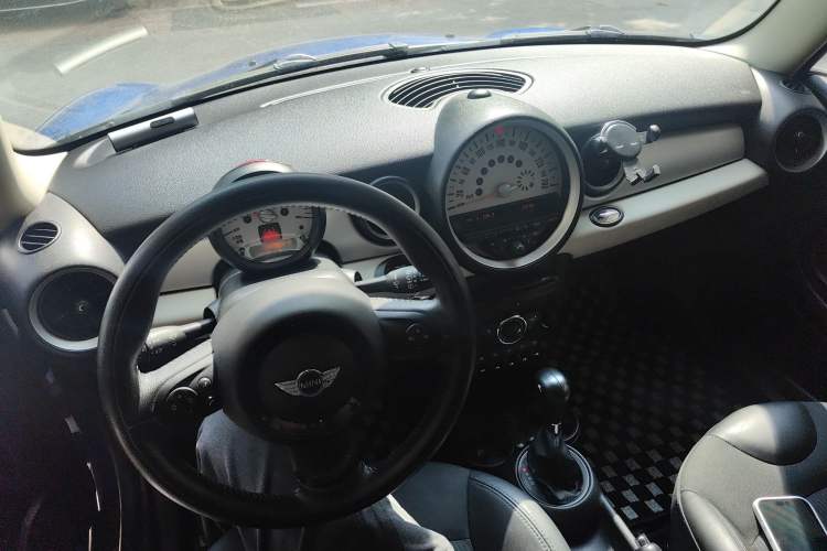 Used MINI 2012 1.6L COOPER Baker Street Center Console