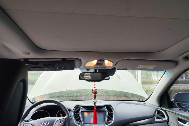 Used Hyundai Santa Fe 2013 2.0T Automatic All-Wheel Drive Top Trim