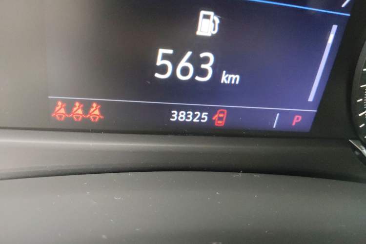 Used Cadillac XT4 2021 28T Two-Wheel Drive Leading Version Odometer Close Up