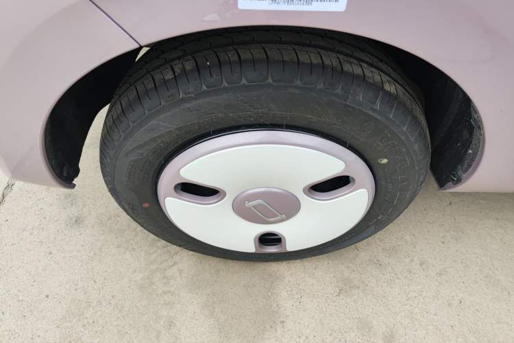 Used Bestune Pony 2026 222km Colorful Horse Left Front Wheel Hub