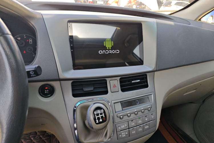 Used BYD M6 2013 2.0L Manual Comfort Edition
