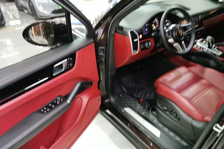 Used Porsche Cayenne E-Hybrid 2023 Cayenne E-Hybrid 2.0T Platinum Edition Driver Seat