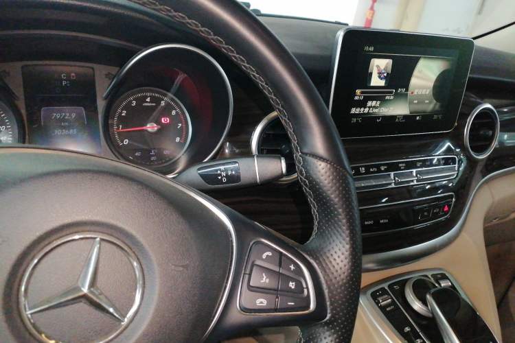 Used Mercedes-Benz V-Class 2016 V 260 Avantgarde Edition
