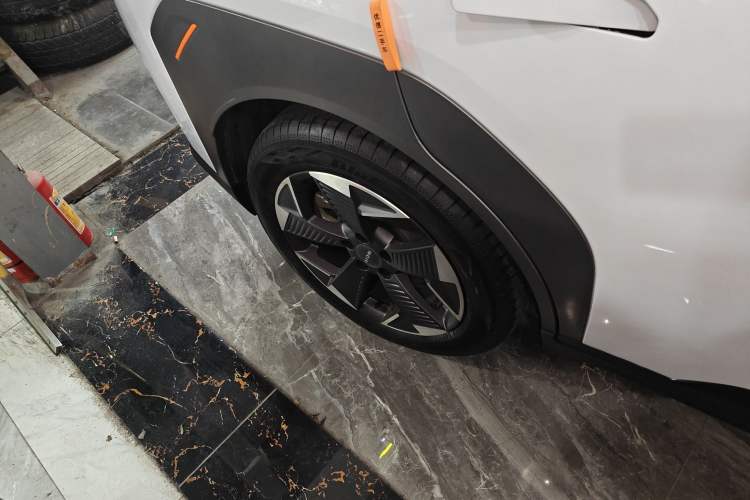 Used AION Y 2021 70 Intelligent Dynamic Edition Right Rear Wheel Hub