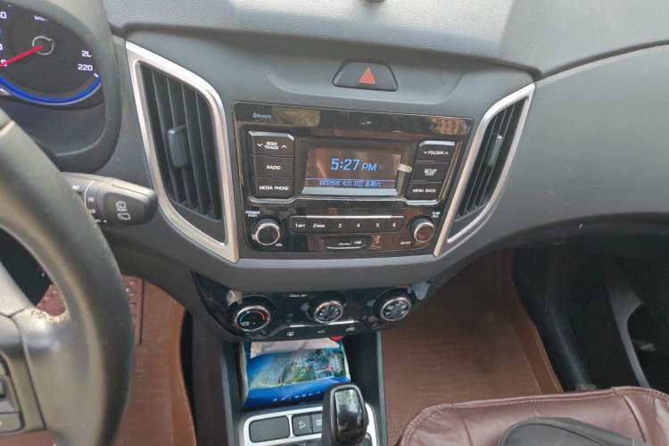 Used Hyundai ix25 2017 1.6L Automatic Smart Version Audio And AC Panel