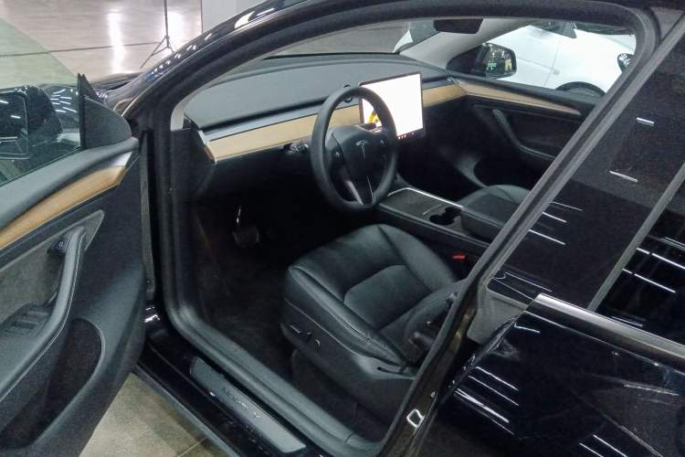 Used Tesla Model Y 2021 Standard Range Rear-Wheel Drive Version