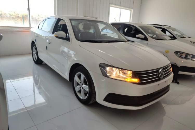 Used Volkswagen Lavida 2018 Classic 1.5L Automatic Fashion Edition China VI Standard Front Right 45 Deg