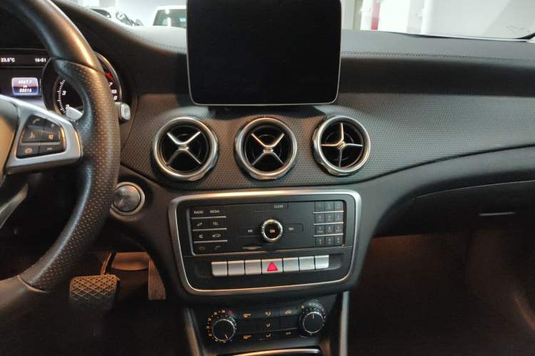Used Mercedes-Benz GLA 2019 GLA 200 Fashion Model Audio And AC Panel