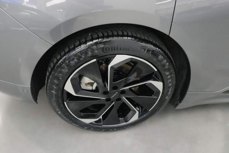 Used Zeekr 001 2021 Ultra-Long Range Dual-Motor YOU Version Right Rear Wheel Hub