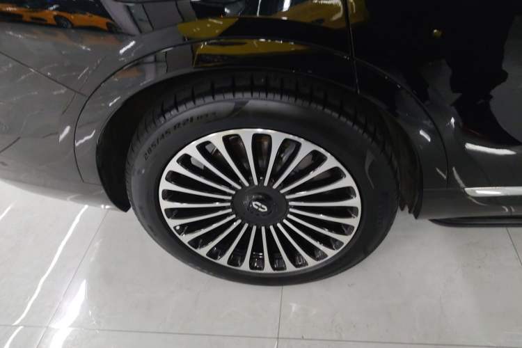 Used Hima AITO M9 2025 Extended-Range Ultra Version 52 kWh 6-Seater Right Rear Wheel Hub