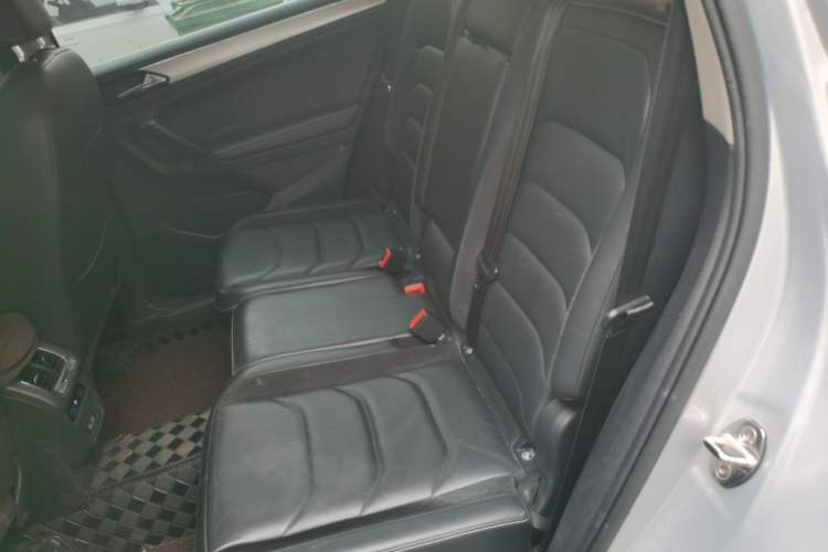 Used Volkswagen Tiguan L 2017 330TSI Automatic Two-Wheel Drive Luxury Edition Left Rear Seat