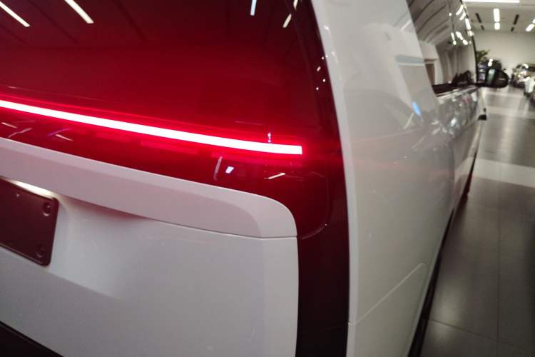 Used Li Auto MEGA 2025 Home Family Special Edition
