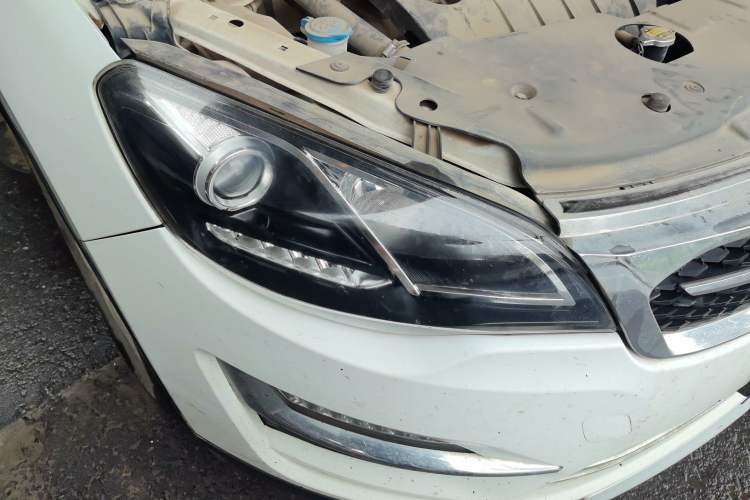 Used Zotye Domy X5 2015 1.5T Manual Luxury Version China IV Standard
