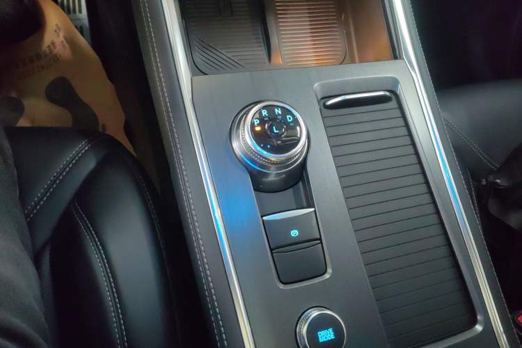 Used Ford Explorer 2024 2.3T EcoBoost All-Wheel Drive Stylish Plus Version 7 Seats
