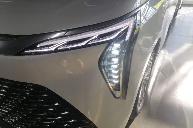 Used Buick Century 2023 2.0T Seven-Seater Yinshi Edition Left Front Headlight