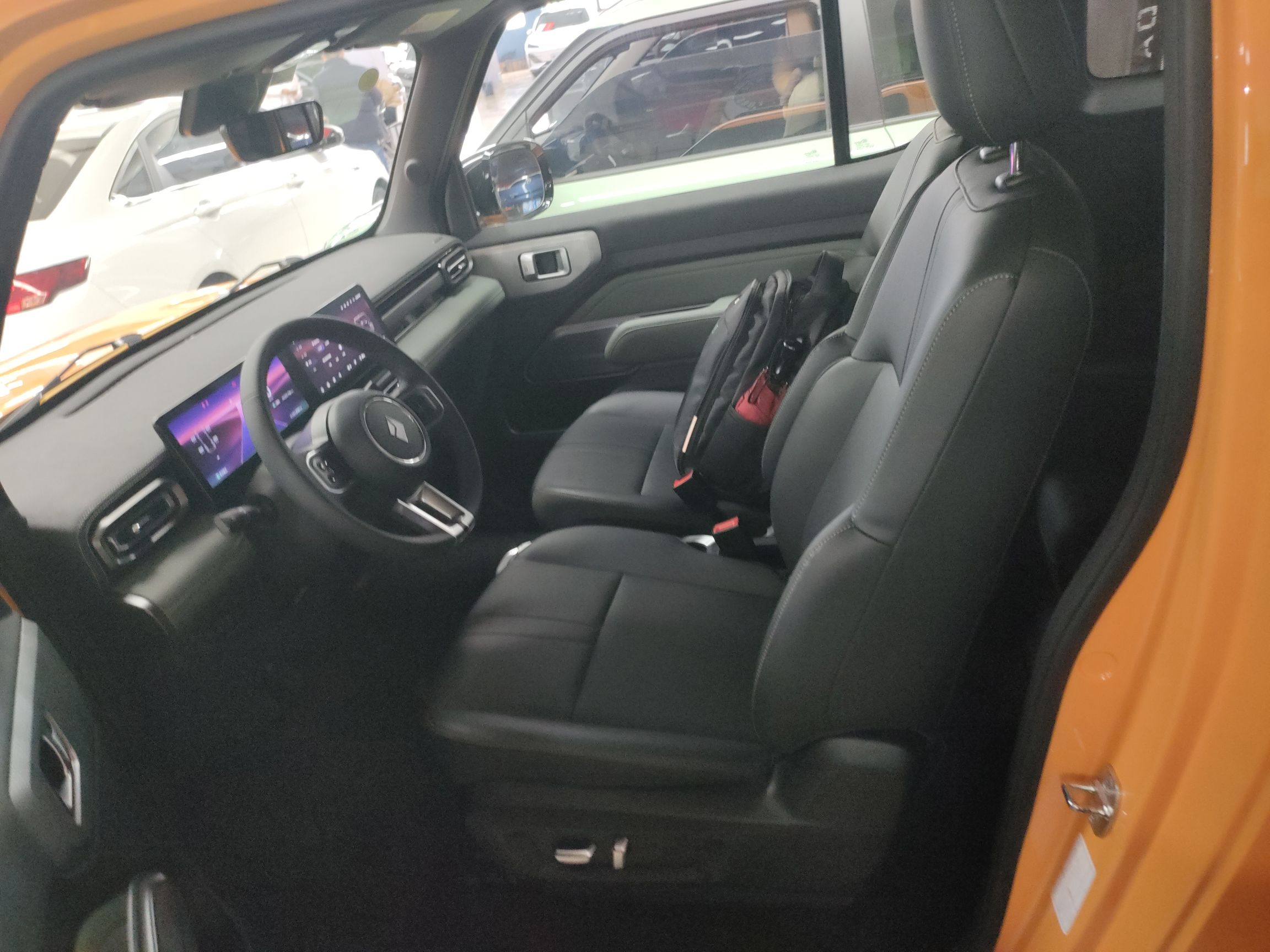 Переднее сиденье в автомобиле