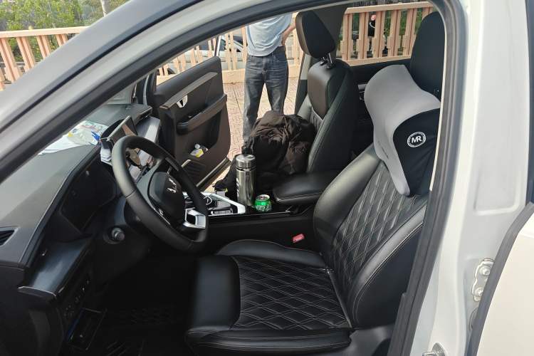 Used Wuling Asta 2022 2.0L DHT Electric-Speed Version Left Front Seat