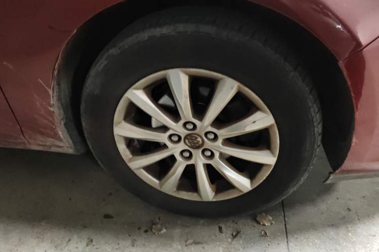 Used Buick GT 2013 GT 1.6L Manual Entry-Level Model Right Front Wheel Hub