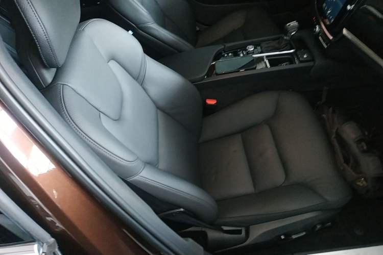 Used Volvo S90 2018 T4 Zhiyuan Edition
