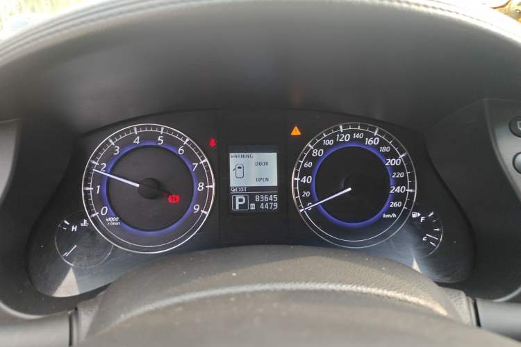 Used Infiniti QX50 2013 2.5L Two-Wheel-Drive Elegant Edition Odometer Close Up