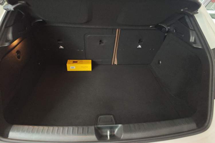 Used Mercedes-Benz GLA 2015 GLA 260 4MATIC Trunk