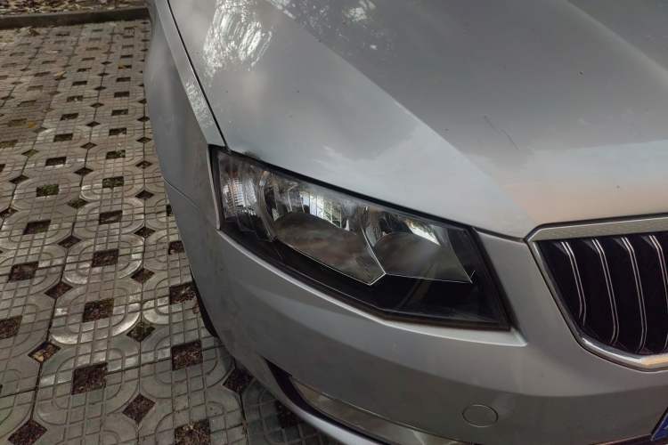 Used Skoda Octavia 2015 1.6L Manual Yijun Edition Right Front Headlight