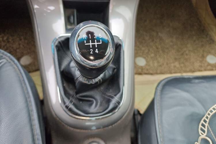 Used Chevrolet Cruze 2015 1.5L Classic SE MT Gear Lever