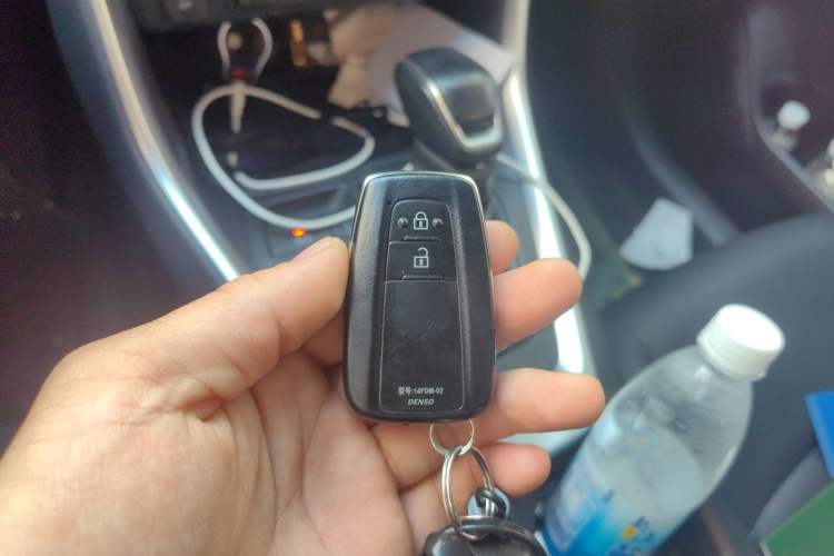 Used Toyota RAV4 2020 Dual-Engine 2.5L E-CVT 4x4 Elite PLUS Edition Vehicle Key