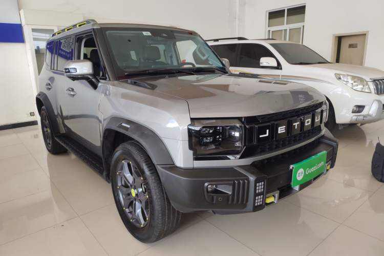 Used JETOUR Traveler 2023 2.0T All-Wheel-Drive CrossPRO Front Right 45 Deg