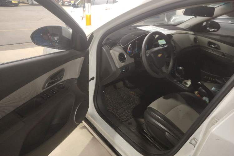 Used Chevrolet Cruze 2014 1.6L SL Millionth Anniversary Edition AT Driver Seat