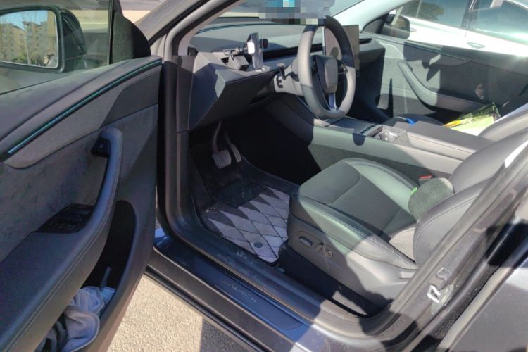 Used Tesla Model Y 2025 Long-Range All-Wheel Drive First Edition
