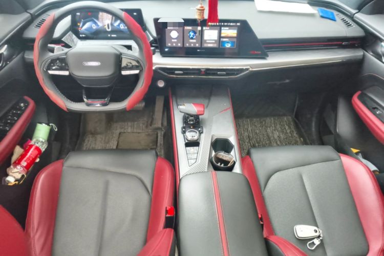 Used CHANGAN OSHAN Z6 2023 Blue Whale 2.0T Automatic Zhiyuan Model
