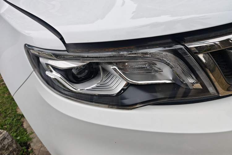 Used Geely Auto Emgrand X7 Sport 2018 1.8TD Automatic Two-Wheel Drive Smart Connect 4G Internet Edition
