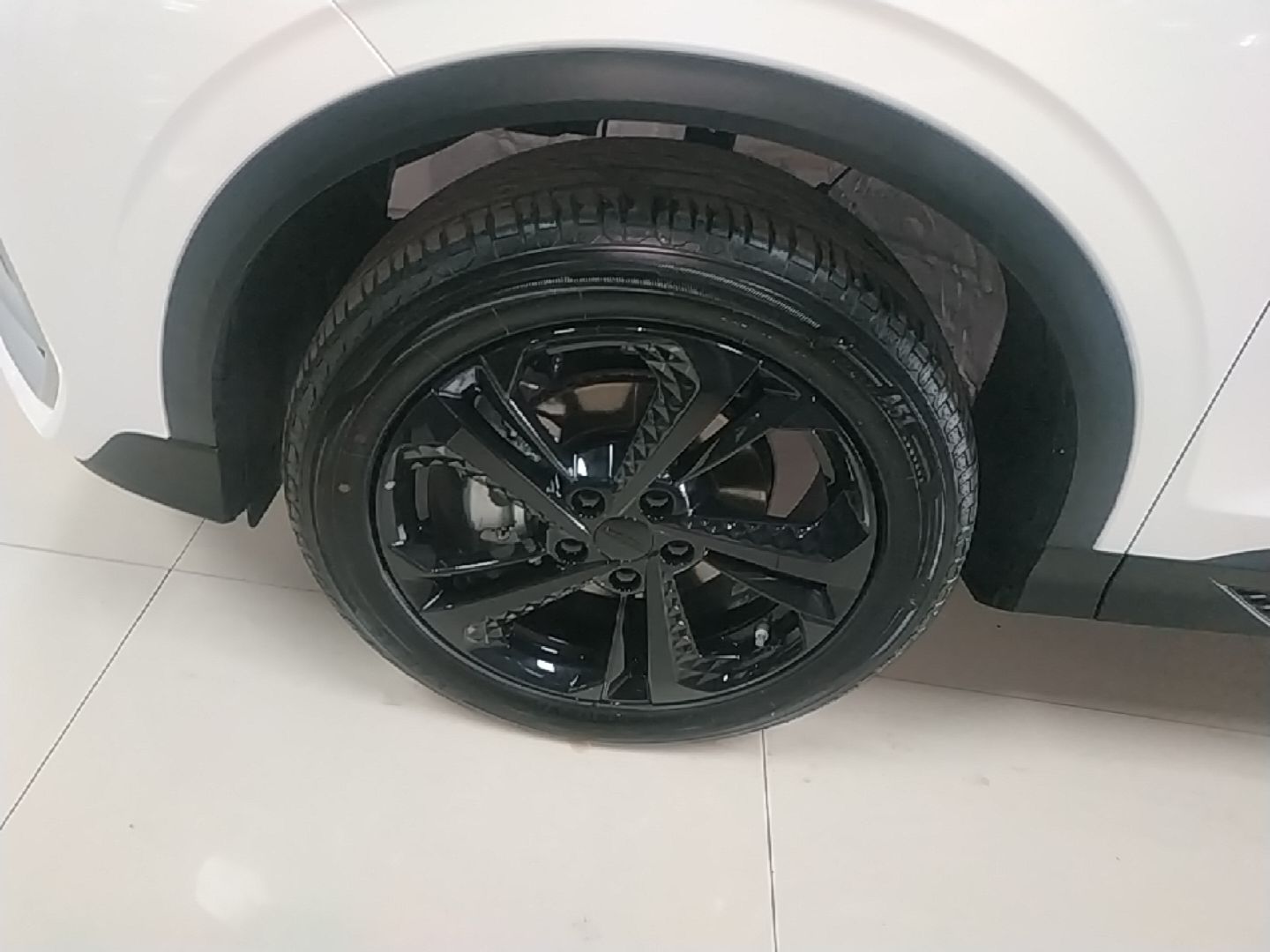 Geely Auto Coolray 2025 Bin Yue L 1.5T DCT Starlight Edition — снимка 10
