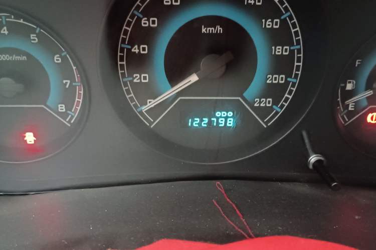 Used Soueast V3 Lingyue 2015 1.5L Manual Style Edition Odometer Close Up