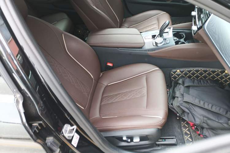 Used BMW 5 Series 2022 530Li Leading Model M Sport Package Right Front Seat