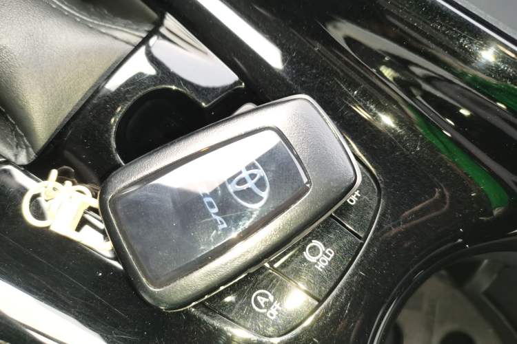 Used Toyota IZOA 2018 2.0L Yichi Version China VI Standard