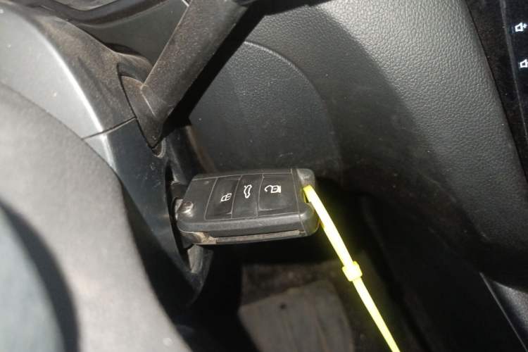 Used Skoda Octavia 2017 1.6L Manual Front-Wheel-Drive Version Vehicle Key