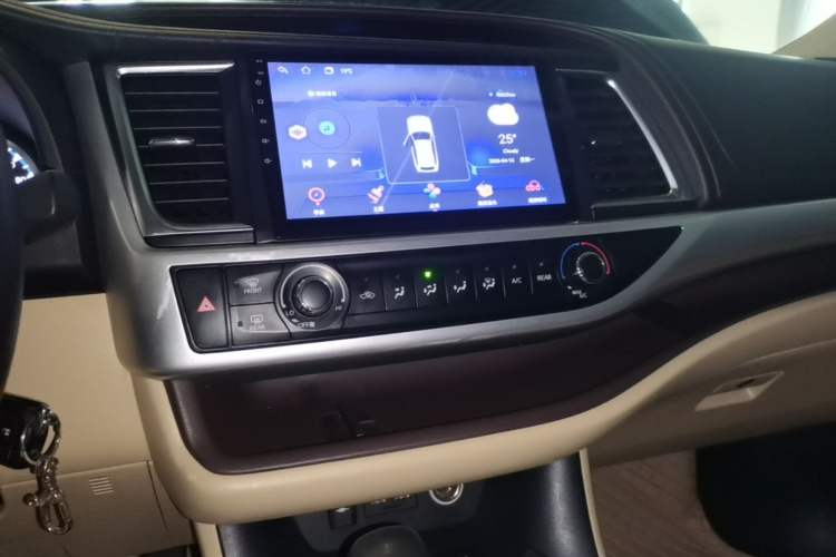 Used Toyota Highlander 2021 2.0T Four-Wheel Drive Elite Edition 7-Seater Audio And AC Panel