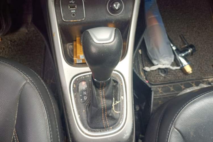 Used Jeep Compass 2017 200T Automatic Family Edition Gear Lever