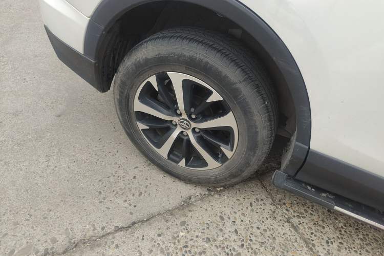 Used Toyota RAV4 2016 2.0L CVT Two-Wheel Drive Fashion Edition China V Standard