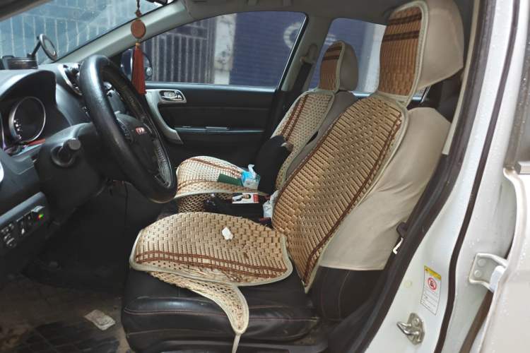 Used Haval H6 2013 Upgraded Model 2.4L Automatic Two-Wheel Drive Elite Version Left Front Seat