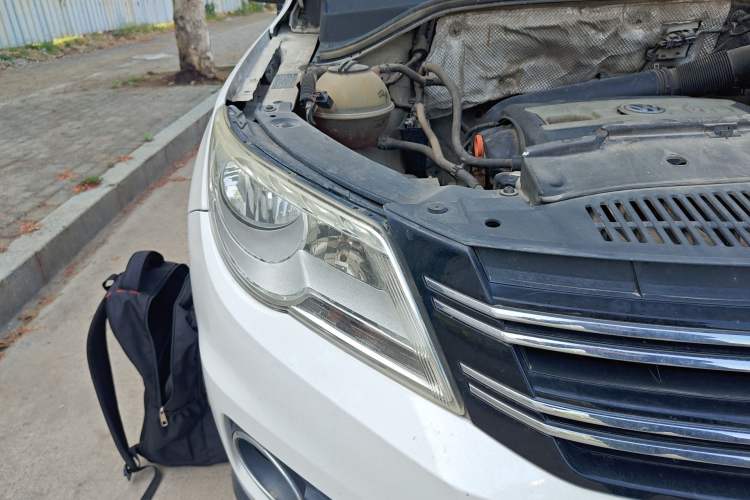 Used Volkswagen Tiguan 2010 2.0 TSI Automatic All-Wheel-Drive Elite Edition Right Front Headlight