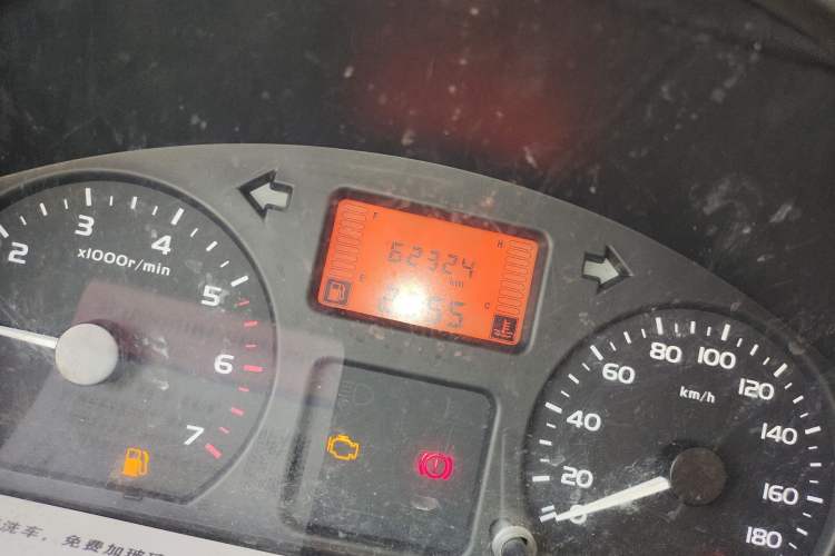 Used Wuling Rongguang 2012 1.5L Extended Standard Version Odometer Close Up